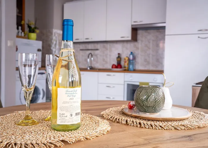 Center And Old Town Apartment *